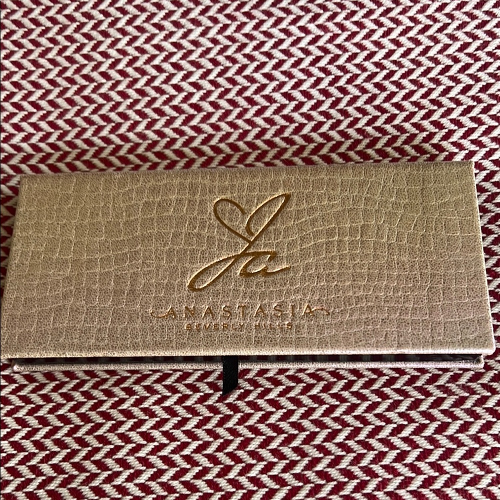 Anastasia Beverly Hills Eyeshadow Palette